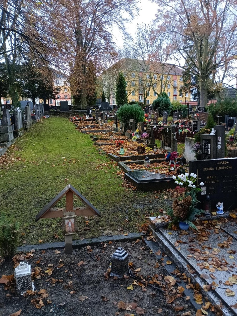 Úklid hřbitova